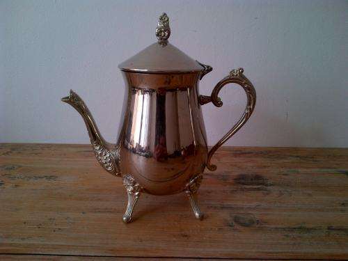Vintage silver plate Tea pot, 15cm deep, excellent condition