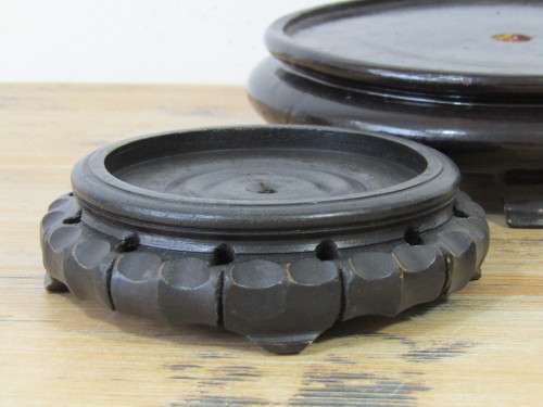 Lot of 3 wooden footed stands or bases, 13cm and 20cm