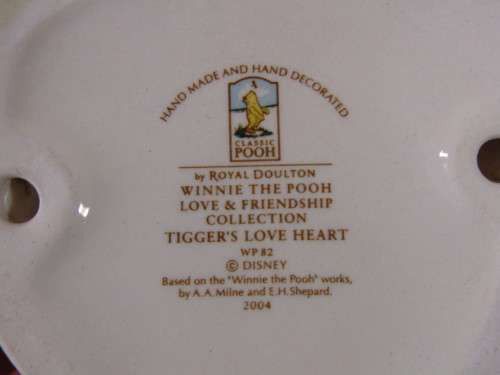 Royal Doulton Winnie the Pooh, "Tiggers love heart" Figurine, 2004, Mint condition,10cm high