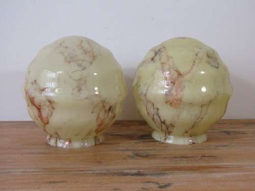 Set of 2 vintage light shades with a marble finish, 17cm diameter
