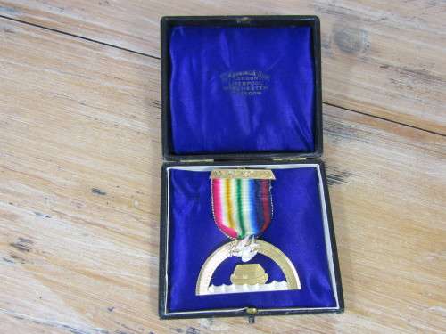Masonic free Mason HM silver and gilded Medal, original box, excellent condition
