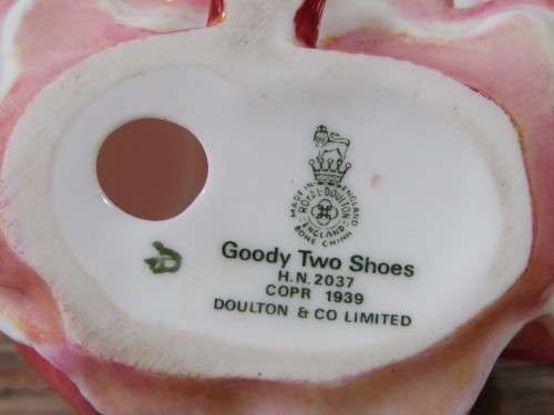 Royal Doulton Figurine "Goody two Shoes", HN2037, 1939, 13cm, pristine condition