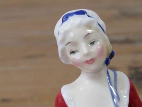 Royal Doulton Figurine "Goody two Shoes", HN2037, 1939, 13cm, pristine condition