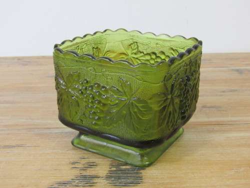 Vintage green Lustre depression glass Bowl, fruit motif, 11cm x 11cm, excellent condition