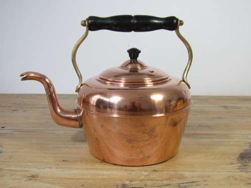 Large Copper Kettle with lid and wood and brass handle, England, 18cm diameter, funktional