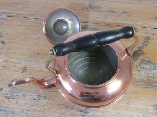 Large Copper Kettle with lid and wood and brass handle, England, 18cm diameter, funktional