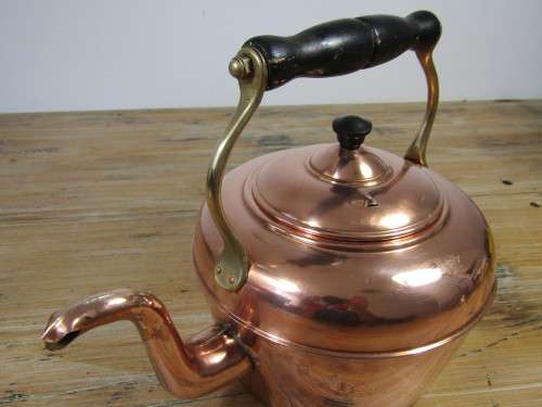 Large Copper Kettle with lid and wood and brass handle, England, 18cm diameter, funktional