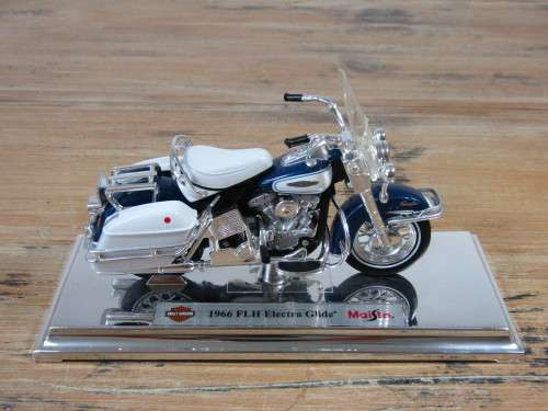 Collectable  Maisto Harley-Davidson Cycles, 1966 Electra Glide, metal die cast model, 1:18, mint