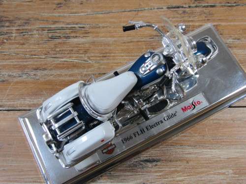 Collectable  Maisto Harley-Davidson Cycles, 1966 Electra Glide, metal die cast model, 1:18, mint