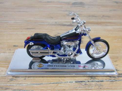 Collectable  Maisto Harley-Davidson Cycles, 2004 FXSTDSE CVO, metal die cast model, 1:18, mint