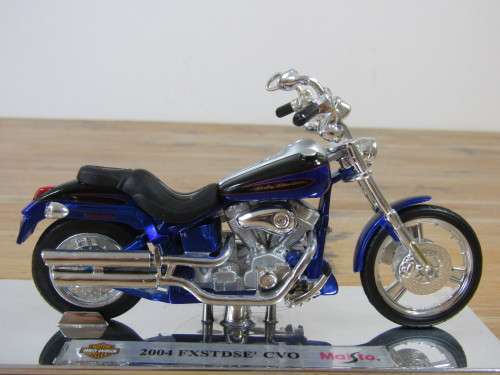 Collectable  Maisto Harley-Davidson Cycles, 2004 FXSTDSE CVO, metal die cast model, 1:18, mint