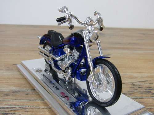 Collectable  Maisto Harley-Davidson Cycles, 2004 FXSTDSE CVO, metal die cast model, 1:18, mint