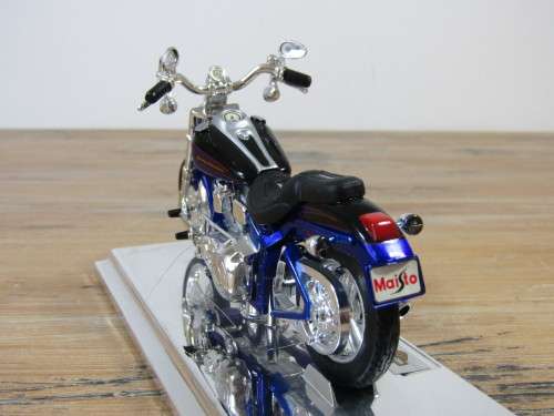 Collectable  Maisto Harley-Davidson Cycles, 2004 FXSTDSE CVO, metal die cast model, 1:18, mint
