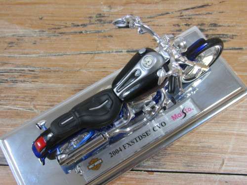 Collectable  Maisto Harley-Davidson Cycles, 2004 FXSTDSE CVO, metal die cast model, 1:18, mint