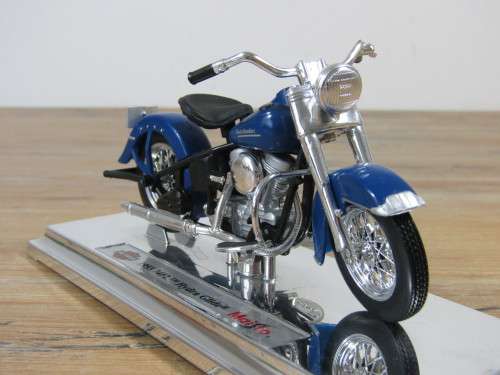 Collectable  Maisto Harley-Davidson Cycles, 1953 Hydra Glide, metal die cast model, 1:18, mint