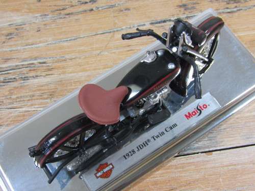 Collectable  Maisto Harley-Davidson Cycles, 1928 JDH Twin Cam, metal die cast model, 1:18, mint