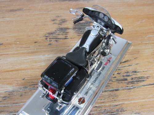 Collectable  Maisto Harley-Davidson Cycles, 2004 Glide Police, metal die cast model, 1:18, mint