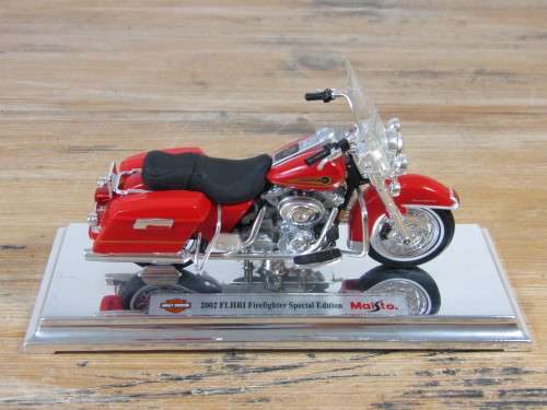 Collectable  Maisto Harley-Davidson Cycles, 2002 Firefighter, metal die cast model, 1:18, mint