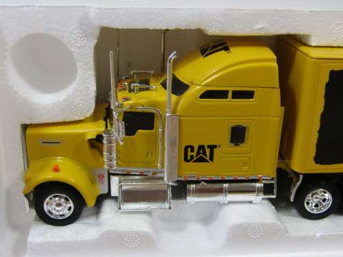 Collectable metal die cast scale model, Boxed CAT Attitude / Experience Mural Truck, 1:50, mint