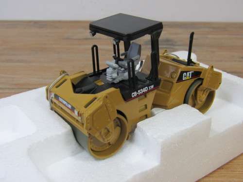 Collectable metal die cast scale model, Boxed CAT CB 534D WX Vibratory Asphalt Compactor, 1:50, mint