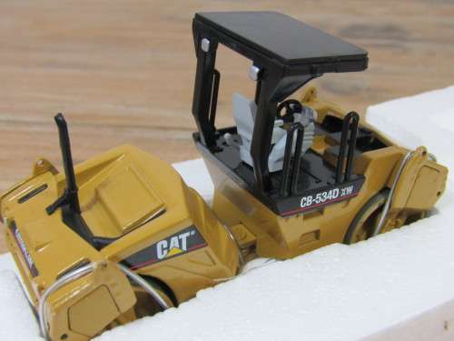 Collectable metal die cast scale model, Boxed CAT CB 534D WX Vibratory Asphalt Compactor, 1:50, mint