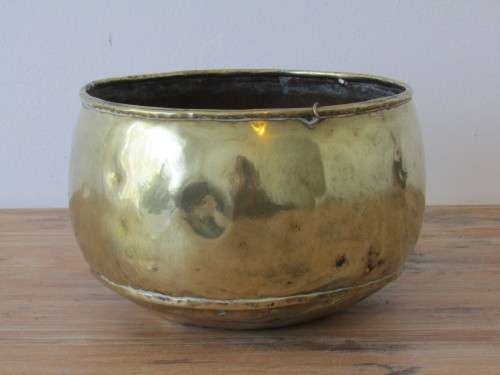 Vintage large round Brass bowl or planter, 22cm x 14cm, excellent condition