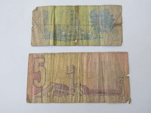 Old SA R2 and R5 bank notes *Another of our MONTHLY no reserve antiques and collectables Auction