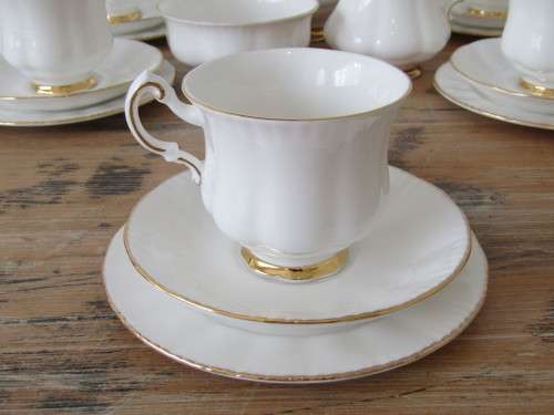 Parogon tea set, 18 piece, serves 5, 2 extras, excellent condition