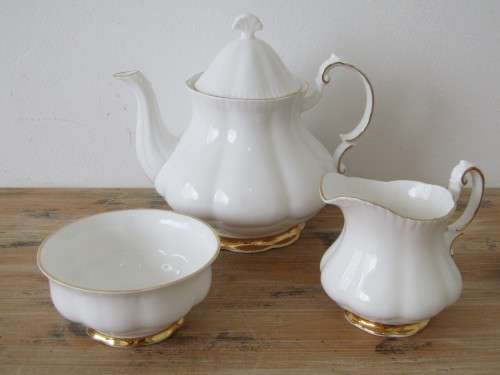 Parogon tea set, 18 piece, serves 5, 2 extras, excellent condition