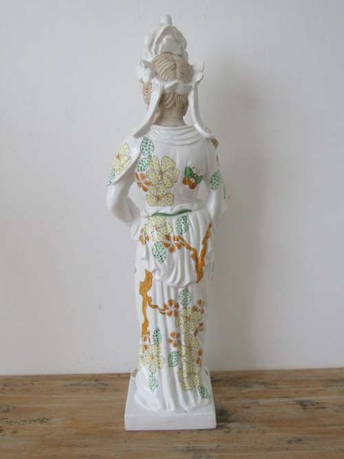 Very large Oriental porcelain figurine of a Woman, 62cm tall, excellent condition, hand painted