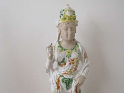 Very large Oriental porcelain figurine of a Woman, 62cm tall, excellent condition, hand painted