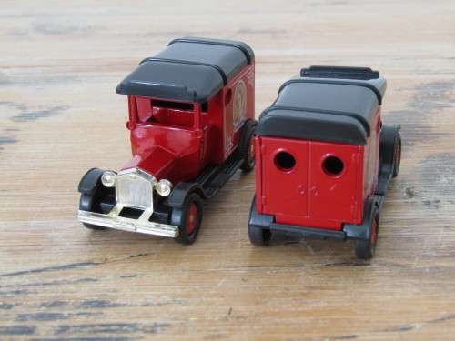 Corgi die cast 1991 The Royal Cameo collection, 2 piece boxed set, The Queen and Duke of Edinburgh