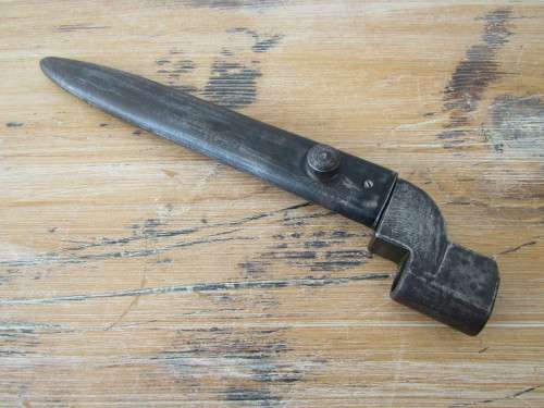 Original 1949 British Nr.9 Bayonet, metal scabard