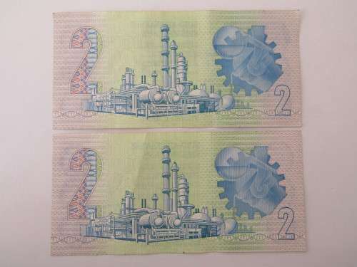 Lot of 2 South African R2 bank notes, Gerhard de Kock. With consecutive numbers, uncirculated