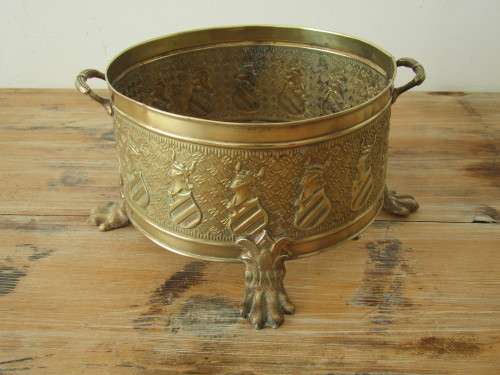 Vintage solid brass footed pot Holder, large 22cm diameter x 14cm high, excellent condition