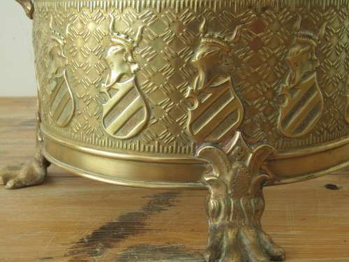 Vintage solid brass footed pot Holder, large 22cm diameter x 14cm high, excellent condition