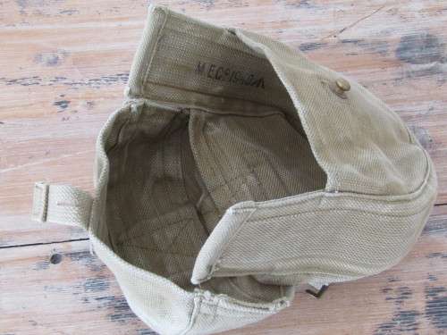 WW2 1940 Military webbing pouch, possibly for water bottle, excellent condition