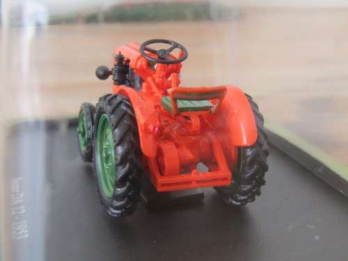 Collectable metal die cast scale model Tractor, mint condition *No reserve auction Now On at Port 5*