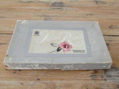 Boxed set of 6 Viners silverplated Knives "Silver Rose", Sheffield England, 21.5cm