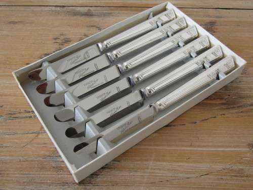 Boxed set of 6 Viners silverplated Knives "Silver Rose", Sheffield England, 21.5cm