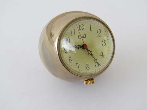 Vintage Q&Q Mechanical mini barrel table Clock in excellent working condition