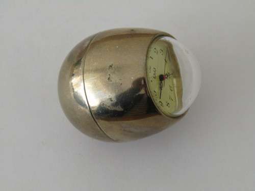 Vintage Q&Q Mechanical mini barrel table Clock in excellent working condition