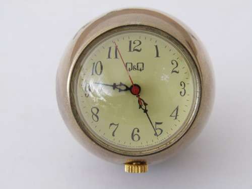 Vintage Q&Q Mechanical mini barrel table Clock in excellent working condition
