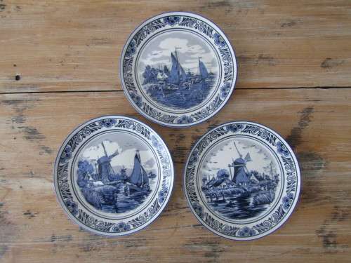 Lot of 3 vintage original Delft Holland display Plates, Oude Molken Fabriek, 18cm diameter