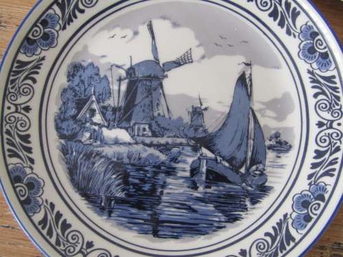 Lot of 3 vintage original Delft Holland display Plates, Oude Molken Fabriek, 18cm diameter