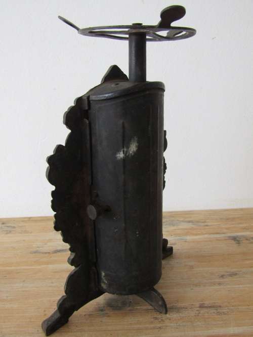 Vintage ornate metal Household Scale no.49, British made, 20Lb, 27.5cm tall, working