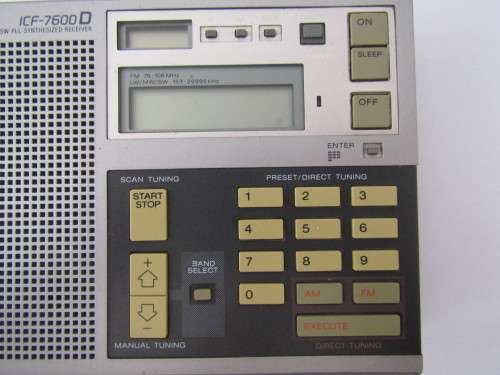 Vintage Sony world Receiver Radio in original pouch and in working condition, 3.5cm x 12cm x 18cm