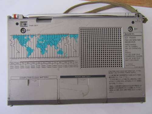 Vintage Sony world Receiver Radio in original pouch and in working condition, 3.5cm x 12cm x 18cm