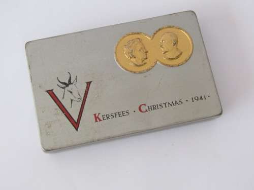 WW2 1941 Christmas chocolate Tin, hinged lid, 11cm x 7.5cm x 2cm, excellent condition