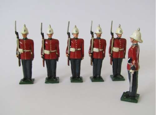 Vintage boxed set of 6 "Prince Alfred's Guard 1905" lead toy soldiers figures, 6cm